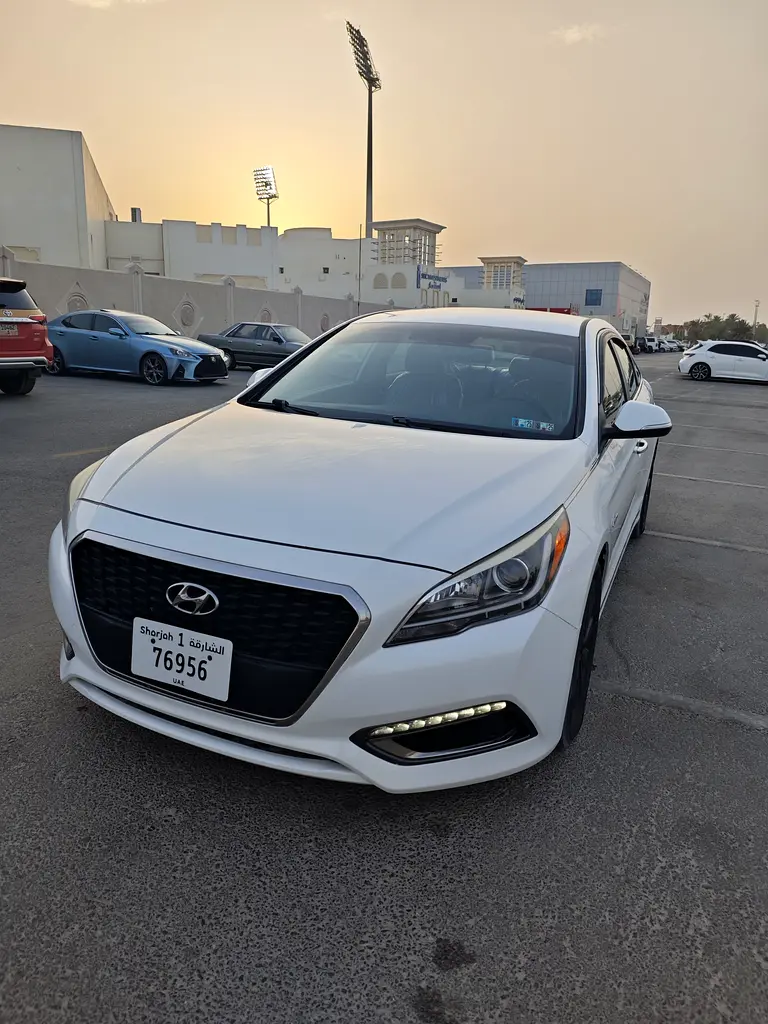 Hyundai Sonata 2017 — photo 1 of 8