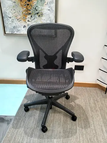 Selling for Herman Miller Areon chair size B and C available