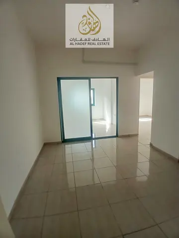 للإيجار السنوي في إمارة الشارقة منطقة القاسمية شقة سكنية مميزة مكونة من غرفتين وصالة داخل موقع حيوي واستراتيجي قريب من جميع الخدمات الأساسية والمواصلا