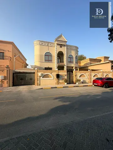 للبيع فى الشارقة   منطقة شرقان فيلا   سكنية موقع مميز  مساحة 7125قدم  4 قطعة من الشارع الرئيسي