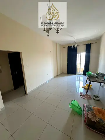 Annual rent in Ajman, Al Rawda 1, behind Al Hamidiya Police Station. Family building. One bedroom, living room, balcony, central air conditioning, 2 b