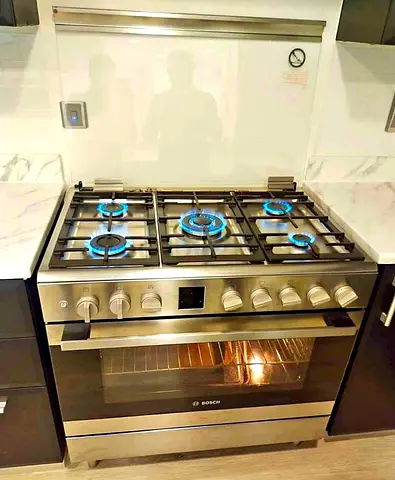 5 burner full gas cooker range oven with fan baking grill, neat and clean