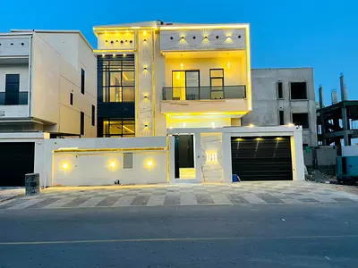 فيلا مميزة بتصميم عصري أنيق تجمع بين الفخامة والراحة والعملية حيث تتكون من ست غرف نوم واسعة توفر خصوصية تامة