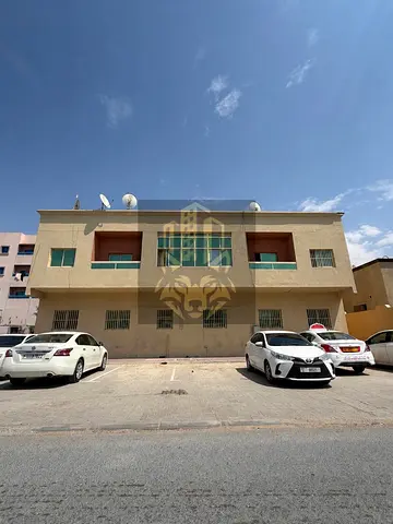 استوديو بسعر لقطة للإيجار بمطبخ منفصل ومساحات واسعة في المويهات 3 موقع مميز مقابل شارع محمد بن زايد وقريب من المدارس والخدمات بسعر 18 ألف فقط