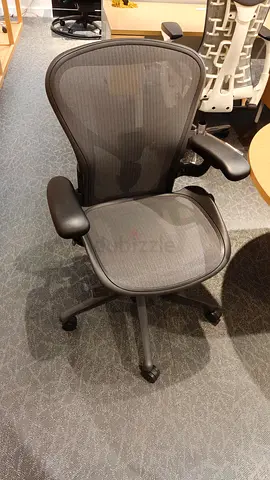 Aeron chair graphite