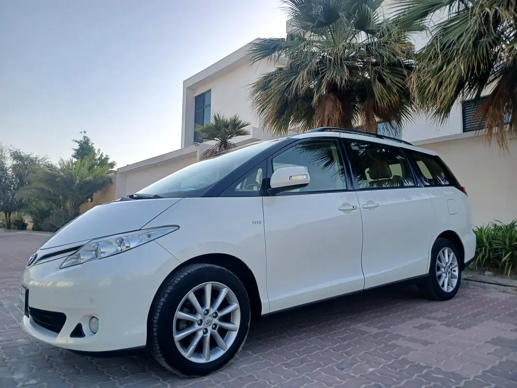 Toyota Previa 2019 — photo 1 of 18