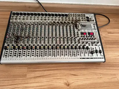 Behringer Eurodesk SL2442FX mixer