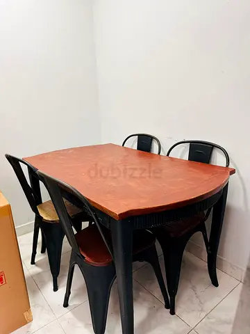Wooden Top Dining Table with 4 Metal Chairs.Vintage look match for Vintage look interior.