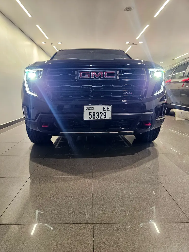 GMC Acadia 2025 — photo 1 of 8