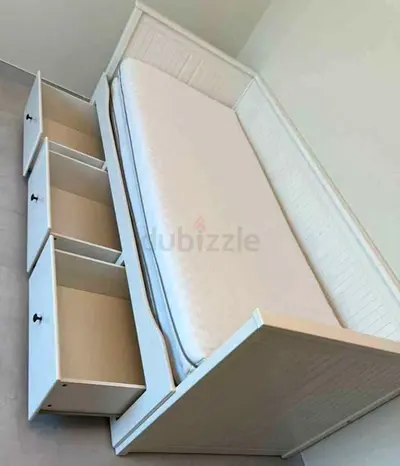 Urgent Sale IKEA hamnes Day Bed available in discount price