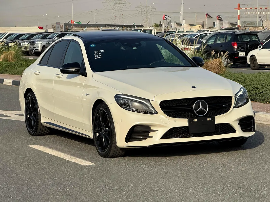 Mercedes-Benz C-Class 2019 — photo 1 of 16
