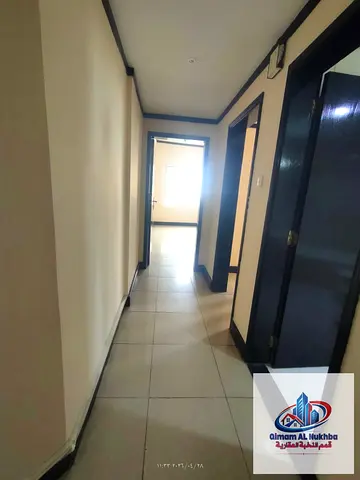 للايجار السنوي افضل واجمل غرفتين  وصاله في منطقة المجره  بالشارقه مساحه كبيره واسعه ومريحه تكيف وغاز مركزي موقع قريب لجميع الخدمات والمركز والموصلات ا