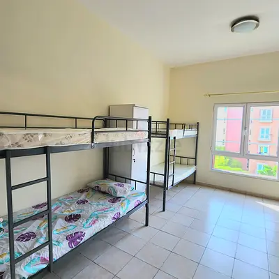 BED SPACE AVAILABLE FOR INDIAN FEMALE NEAR THE GARDENS METRO STATION IN DISCOVERY GARDENS
