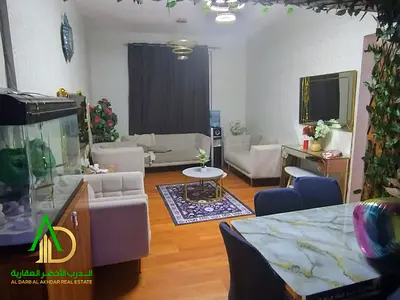 Two-bedroom apartment in City Tower, second tenant, with parking, for 5,500. Is daily payment possible