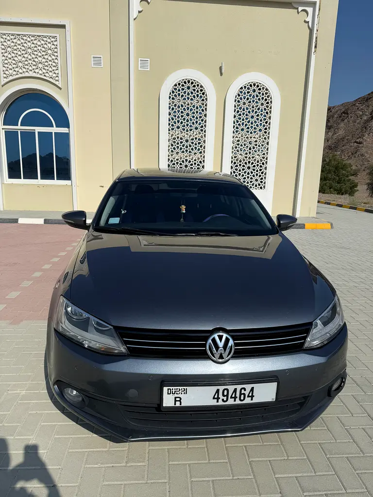 Volkswagen Jetta 2015 — photo 1 of 6