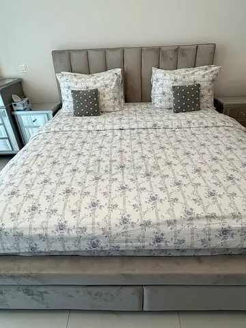 United Furniture King Bed with Mattress