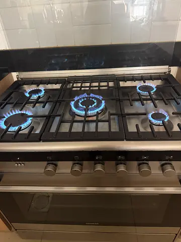 Siemens Stainless Steel 5-Burner Gas Range (cooker) with Oven - Good Working Condition