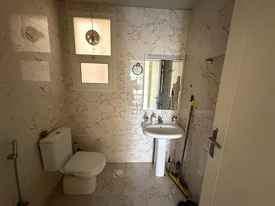 Master bedroom with balcony and stunning view. Spacious apartment in a new, family-friendly building. Regular maintenance provided by the owner. Centr