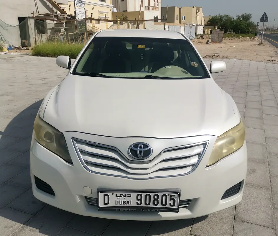 Toyota Camry 2010 — photo 1 of 9