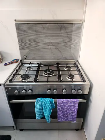 Stainless Steel 5-Burner Gas Cooker with Oven - like Brand new Condition