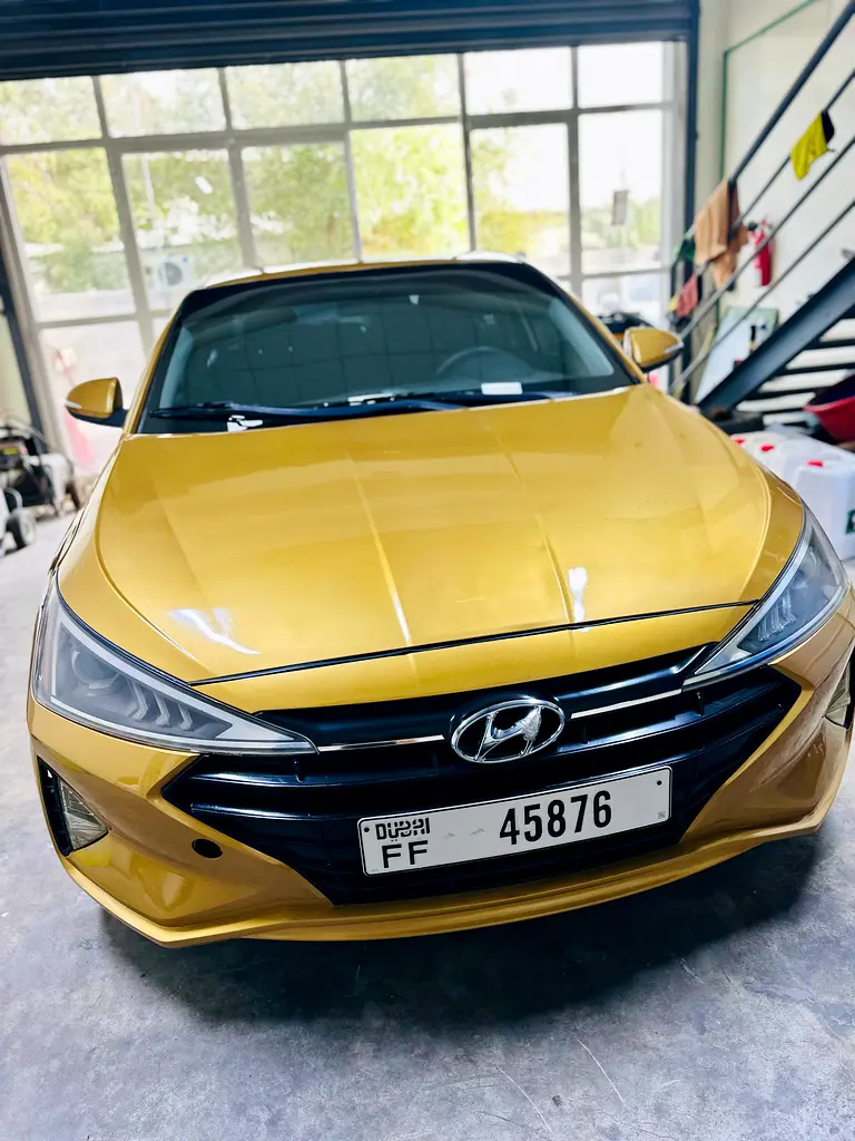 Hyundai Elantra 2019 — photo 1 of 17
