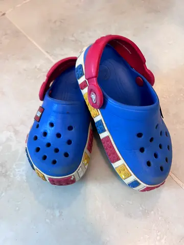CROCS Kids blue and red clogs with Lego-style trim (size 8-9)