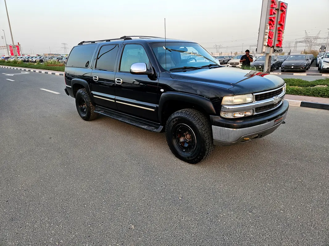 Chevrolet Suburban 2001 — photo 1 of 19
