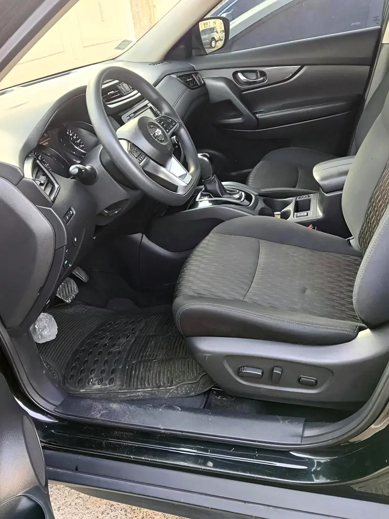 Nissan Rogue 2019 — photo 1 of 10