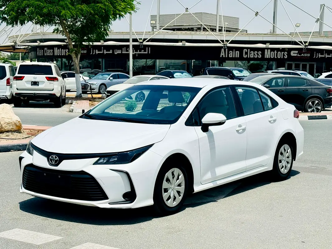 Toyota Corolla 2023 — photo 1 of 17