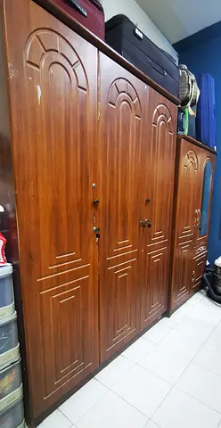 Large Wooden Wardrobe / Armoire - 3+2 Door, Good condition