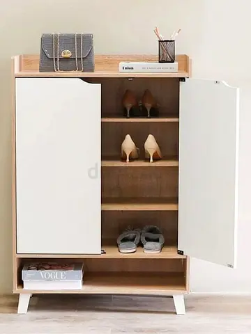 Shoes cabinet with 4 shelves