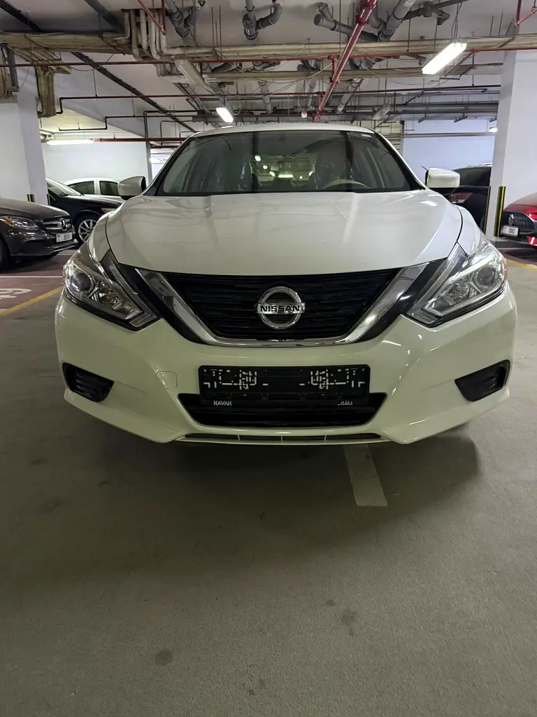 Nissan Altima 2018 — photo 1 of 6