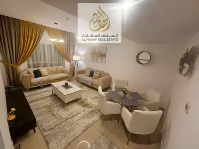 شقة غرفتين وصالة للبيع في الشارقة الخان موقع مميز قريب من الكورنيش مع إطلالة مفتوحة ومرافق متكاملة