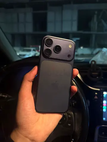 iPhone 17 pro 256 GB. Battery 98% there is 2 scratches