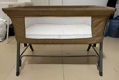 Juniors Portable Baby Bassinet / Cradle - Beige (Good Condition), Baby dining chair, Bath tub