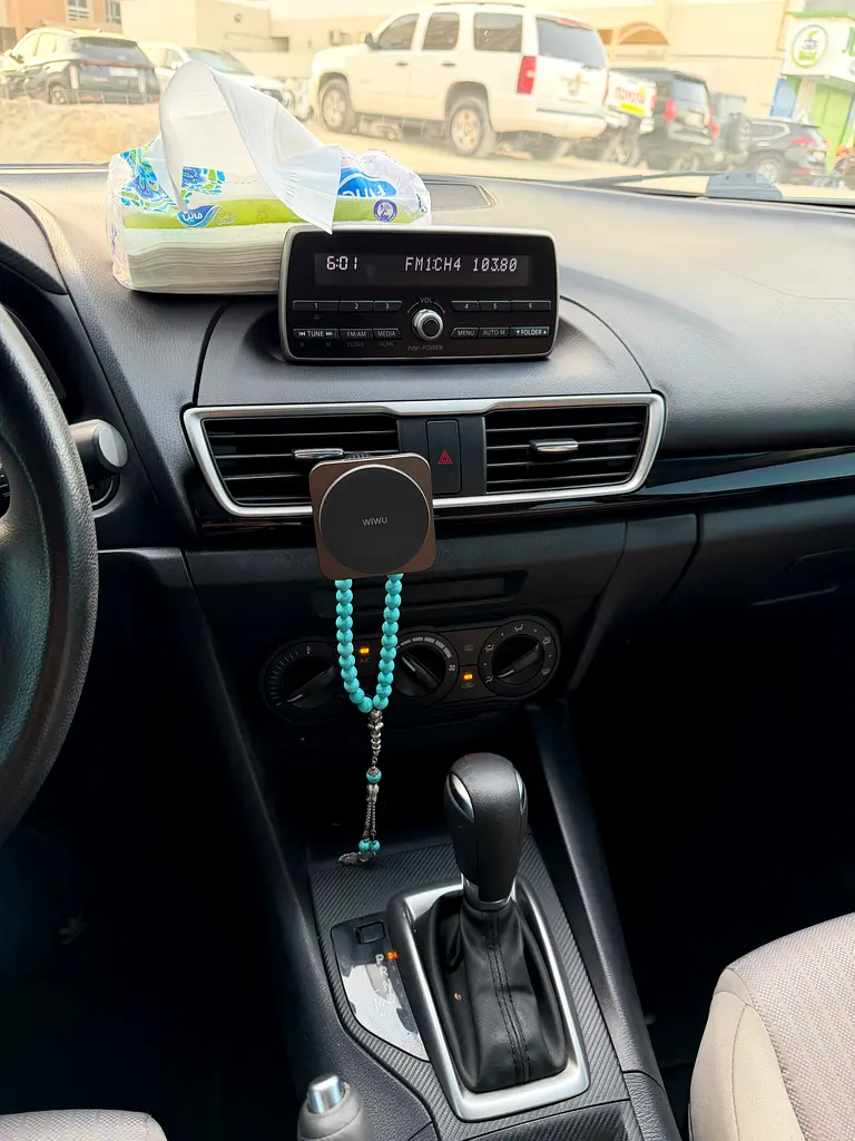 Mazda 3 2016 — photo 1 of 8