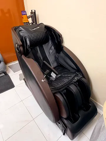 Full-body Electric Massage Chair with Foot and Calf Rollers - Good Condition