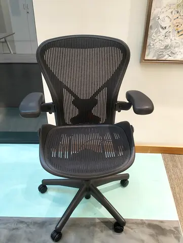 For selling Herman Miller Areon chair size B size and C full loaded available