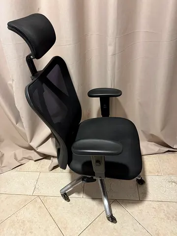 Duramont Ergonomic Mesh Office Chair with Headrest - Excellent Condition