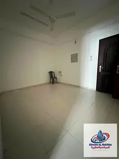 1BR Hall Al Nasseriya, spacious, 2 baths, central AC &amp; gas, prime location near services, sandy 