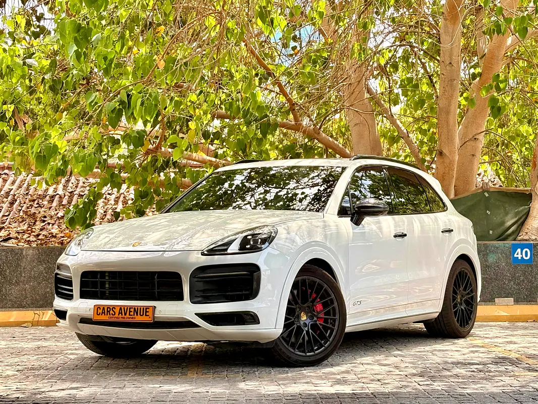 Porsche Cayenne 2021 — photo 1 of 18