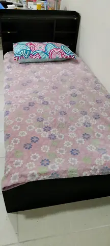 Bed space for rent garden near metro