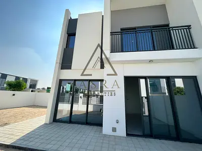 Elegant 4 BR Villa | Premium Amenities | La Rosa 3