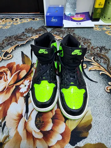 Used Nike high-top sneakers - black with neon green, size available