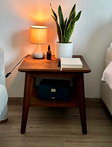 set of 2 wooden night stand, only 3 months old