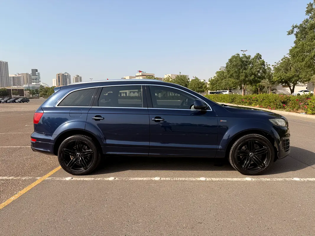 Audi Q7 2015 — photo 1 of 12