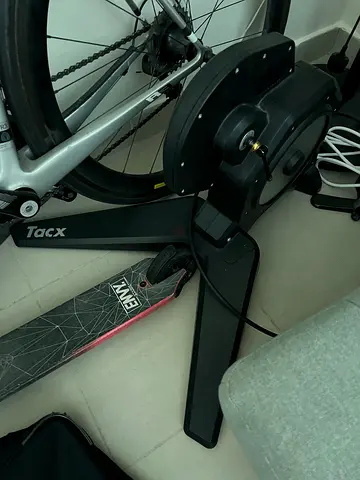Tacx Flux Indoor Bike Trainer (Smart Turbo Trainer) - Good Working Condition