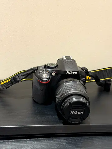 Nikon D5200 with AF-S DX 18-55mm Lens - perfect Condition