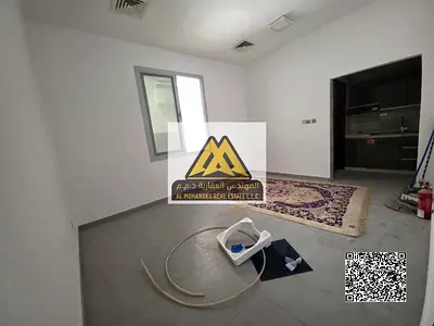 للإيجار السنوي – استوديو واسع طابق أرضي   – بناية جديدة وموقع مميز