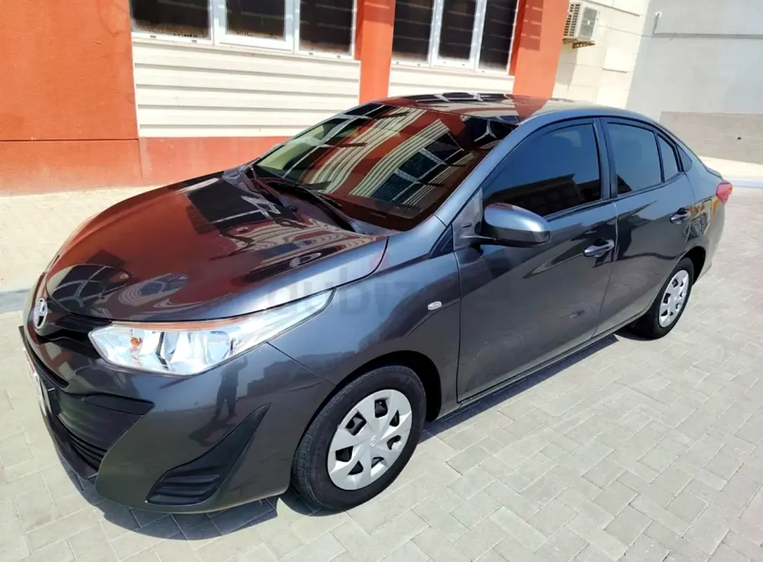 Toyota Yaris 2019 — photo 1 of 12